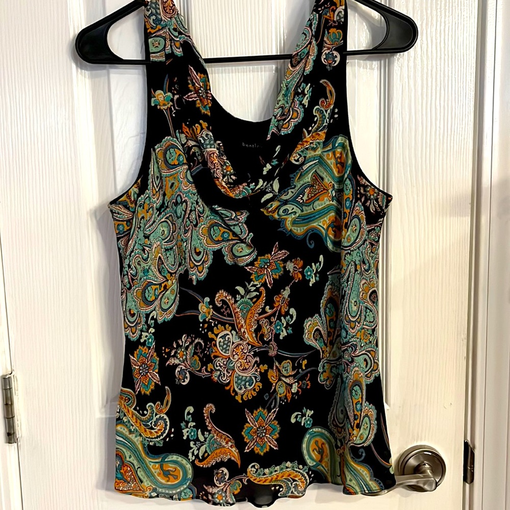 Beautiful multicolored, black lined sleeveless blouse